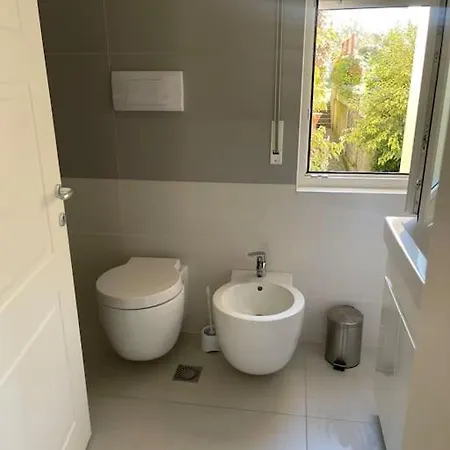 Spacious In Luxury Apartamento Tirana