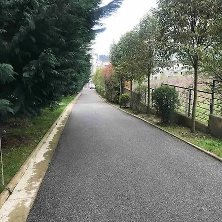 Spacious In Luxury Apartamento Tirana