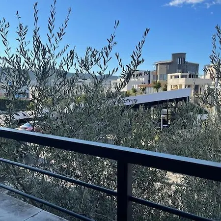 Spacious In Luxury ティラナ